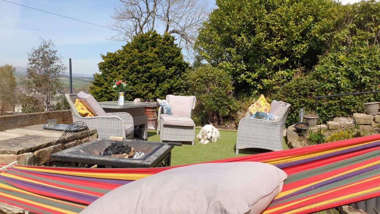 Alma Cliffe Guest House Barnoldswick Bagian luar foto