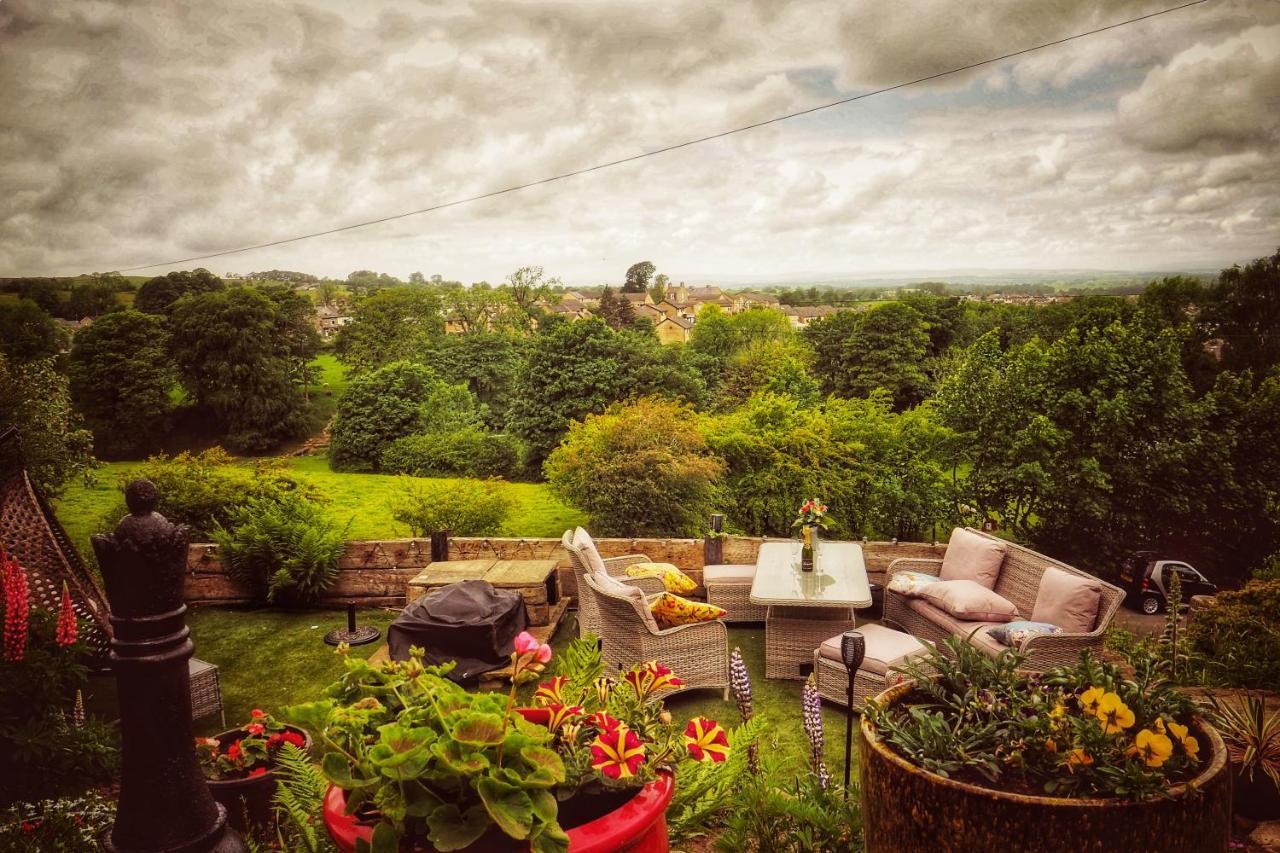 Alma Cliffe Guest House Barnoldswick Bagian luar foto