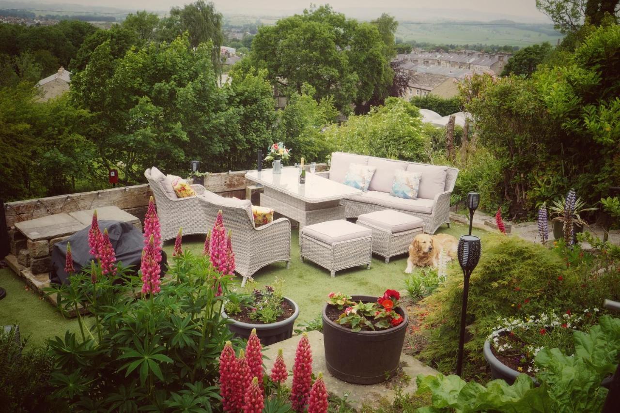 Alma Cliffe Guest House Barnoldswick Bagian luar foto