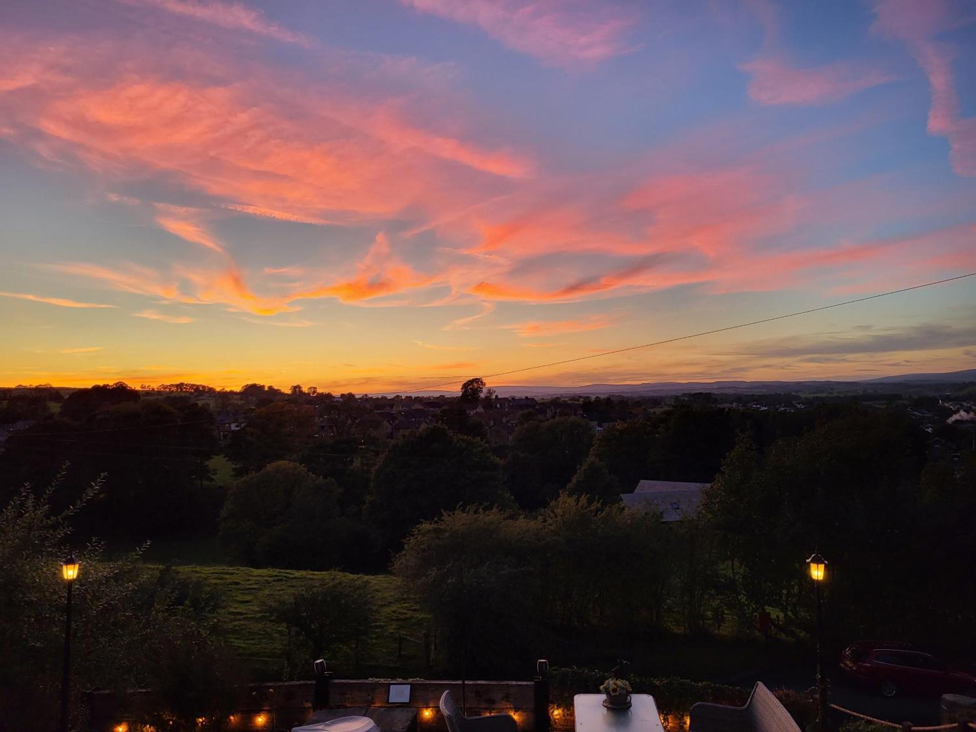 Alma Cliffe Guest House Barnoldswick Bagian luar foto
